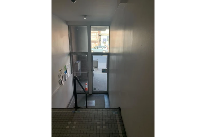 $1000 : Oficina  Junction Bvd 40ave. image 6