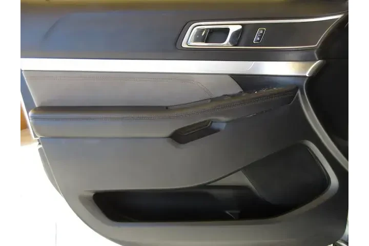 $15158 : Ford Explorer 2017 XLT 4dr S image 9