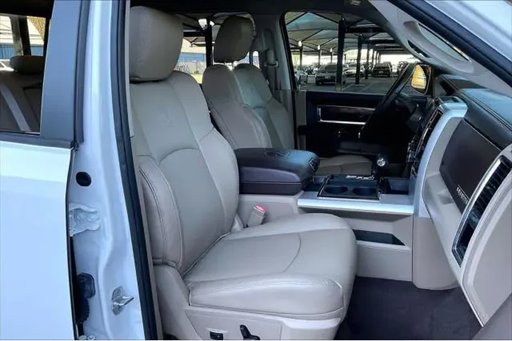 $17898 : Ram 1500 2012 4x4 Laramie 4d image 7