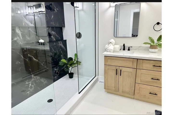 $1000 : Beautifully remodeled Ranch St image 3