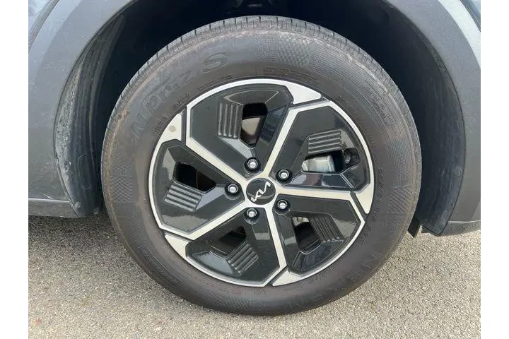 $24988 : Kia Niro 2024 LX 4dr Crossov image 4