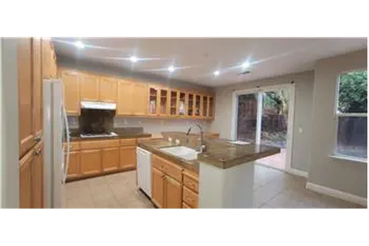 $3800 : Rental property with 5 bedro image 6