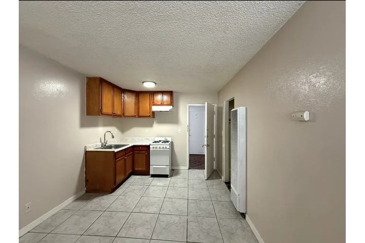 $1195 : Estudio image 1