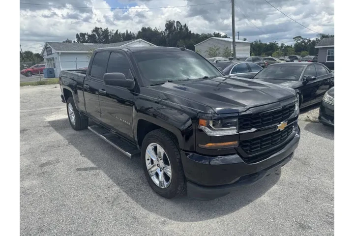 $13797 : 2017 Silverado 1500 Custom image 3