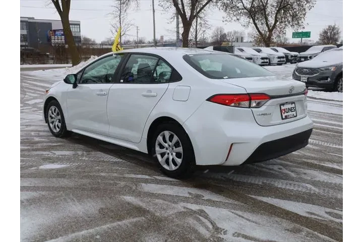 $20077 : Toyota Corolla 2024 LE 4dr S image 6