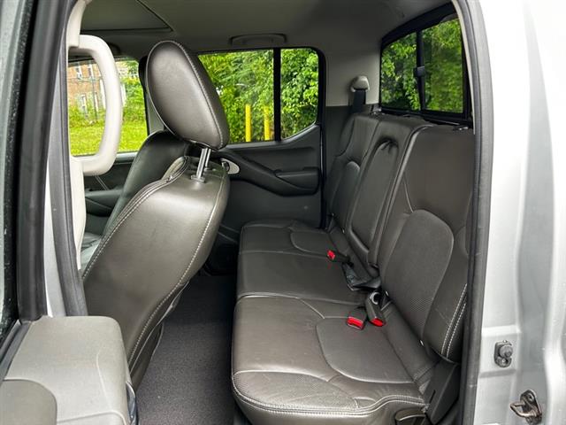 $16495 : 2014 Frontier PRO-4X Crew Cab image 7