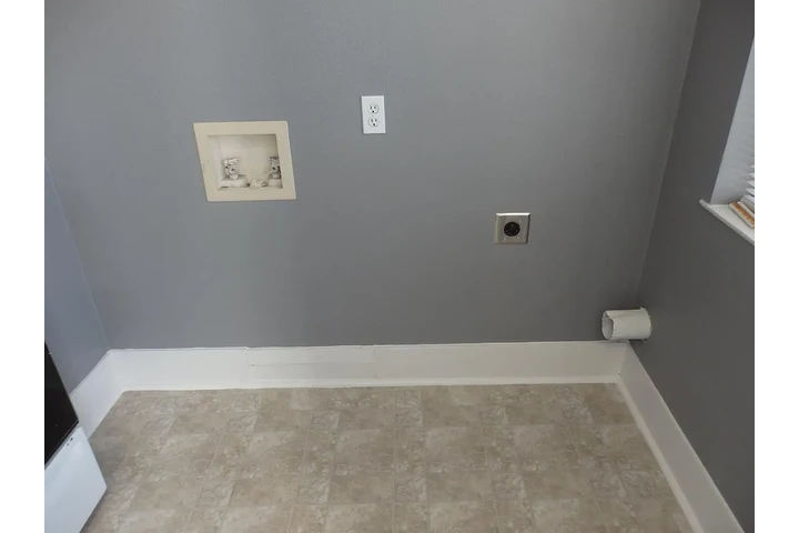 $800 : This is a wonderful bungalow ! image 8