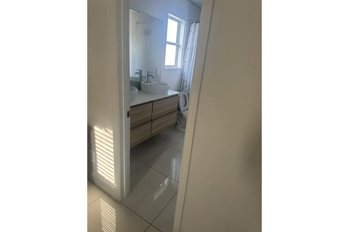 $925 : CUARTO AMUEBLADO image 5