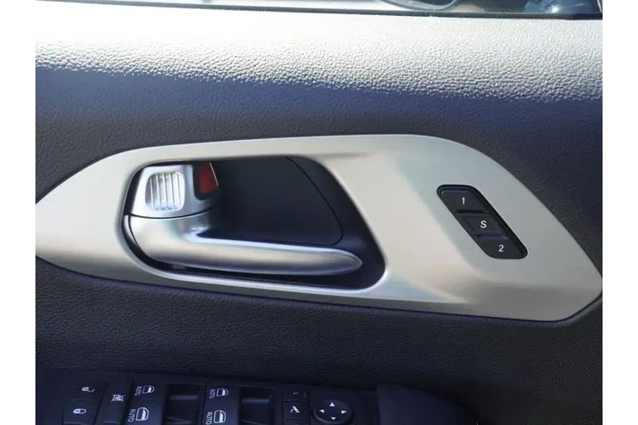 $38740 : Chrysler Pacifica 2024 AWD L image 8