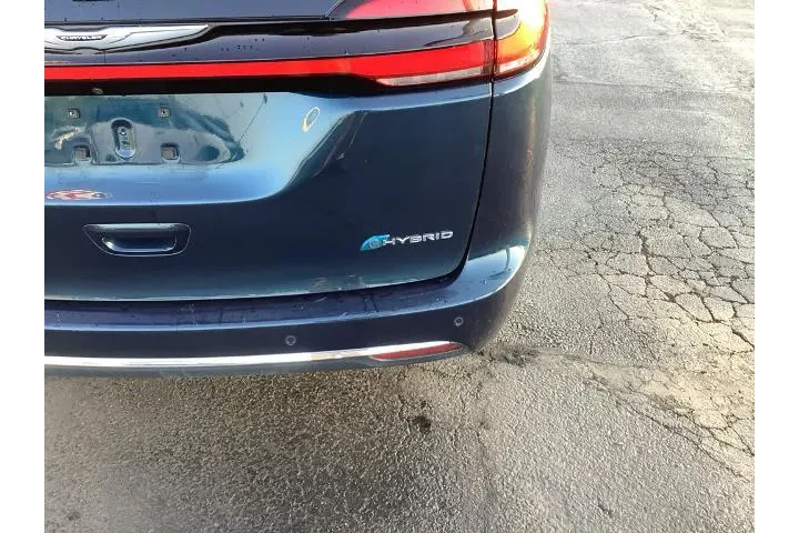 $33950 : Chrysler Pacifica Plug-In Hy image 10
