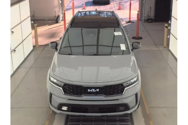 $23590 : Kia Sorento 2023 EX 4dr SUV image 2