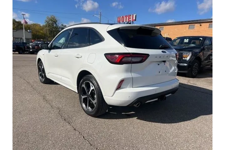$25844 : Ford Escape 2023 AWD ST-Line image 6