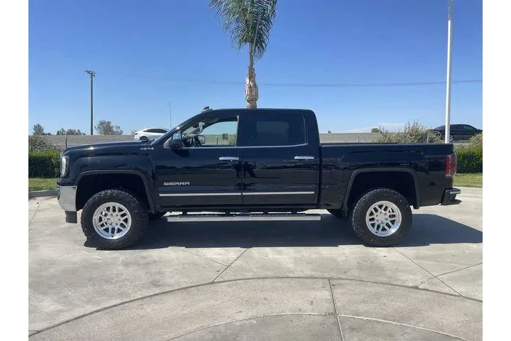 $33225 : GMC Sierra 1500 2018 4x4 SLT image 5