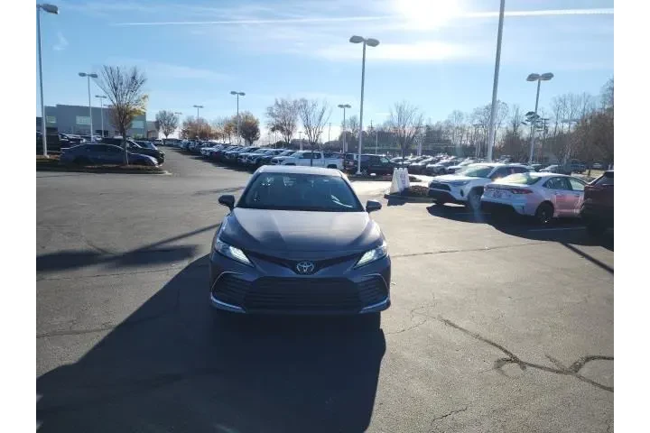$27988 : Toyota Camry 2023 XLE 4dr Se image 2