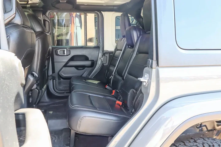 $32587 : 2018 Wrangler Unlimited Sahar image 8