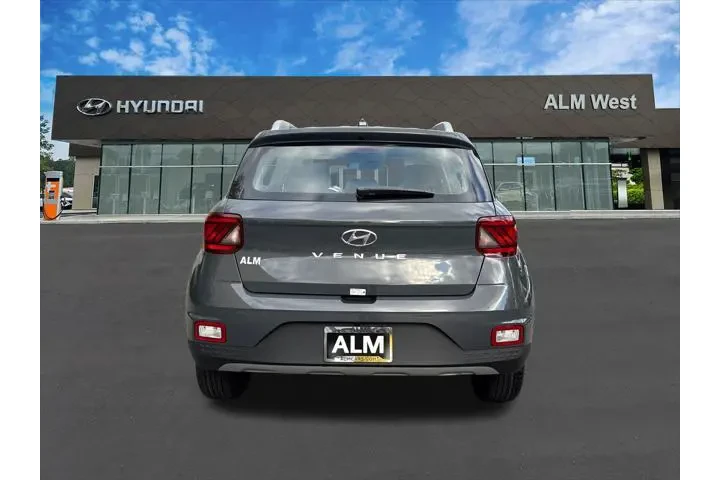 $24611 : Hyundai VENUE 2026 SEL 4dr C image 7