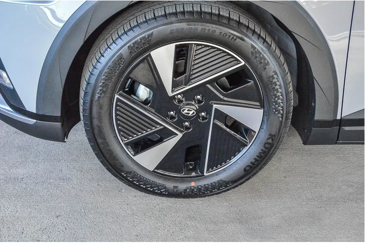 $34995 : Hyundai IONIQ 5 2026 SE 4dr image 10