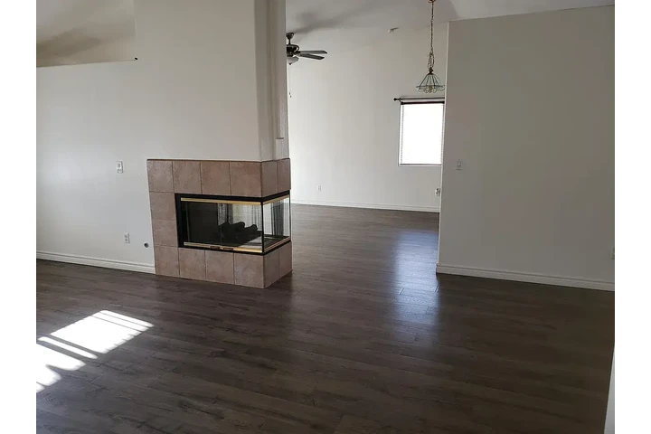 $1200 : North Las Vegas - Listo image 2