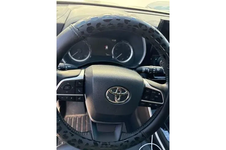 $34231 : Toyota Highlander 2023 L 4dr image 9