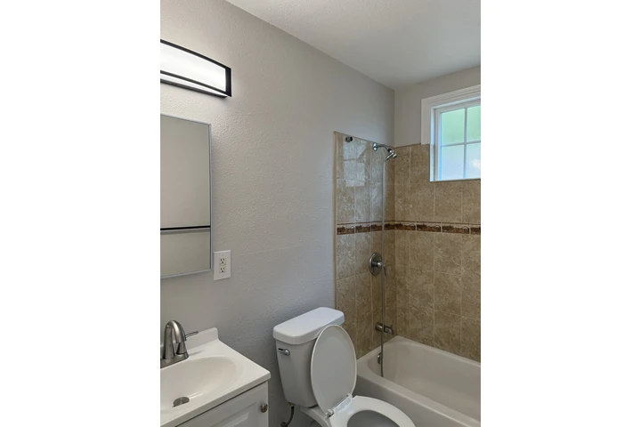 $2500 : Se Renta Casa image 2