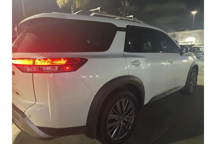 $29981 : Nissan Pathfinder 2023 SL 4d image 2