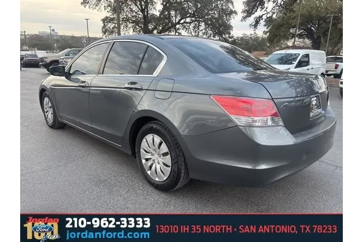 $6798 : Honda Accord 2010 LX 4dr Sed image 4