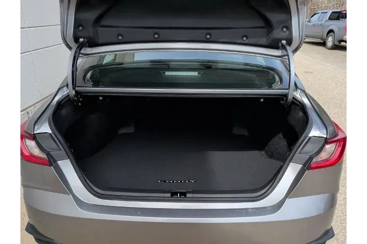 $30990 : Toyota Camry 2025 AWD SE 4dr image 9