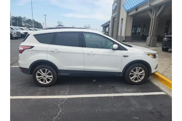 $5999 : Ford Escape 2017 SE 4dr SUV image 4