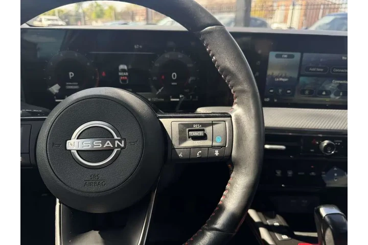 2025 Kicks SR image 9