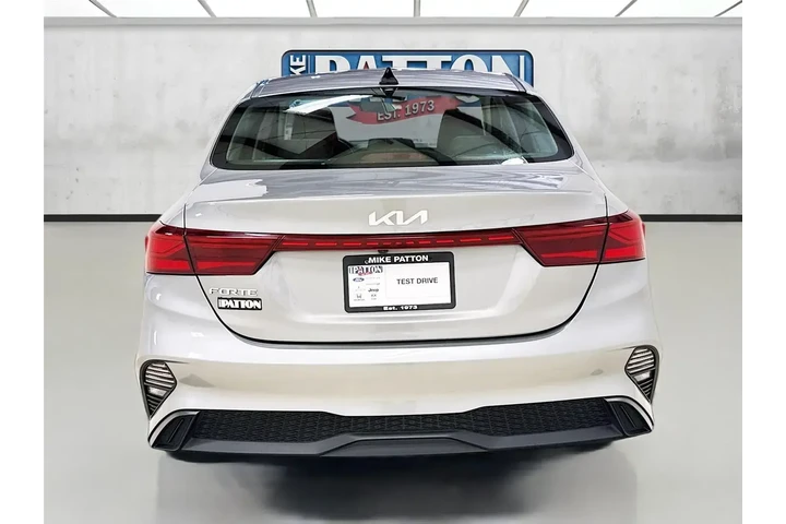 $16944 : Kia Forte 2023 LXS 4dr Sedan image 6