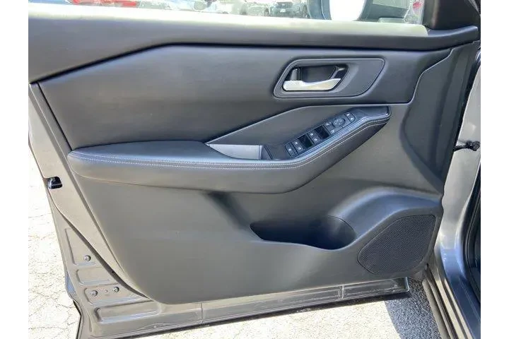 $19472 : Nissan Rogue 2025 AWD SV 4dr image 5
