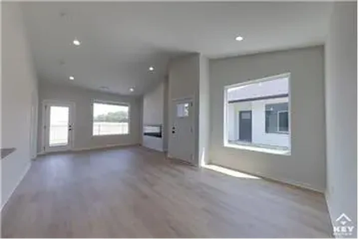 $1600 : Rental property with 4 bedro image 7