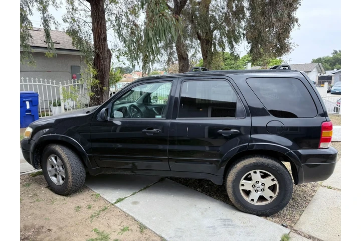 $2800 : 2006 ford escape image 3