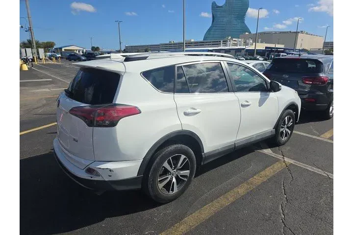 $14178 : Toyota RAV4 2017 XLE 4dr SUV image 2