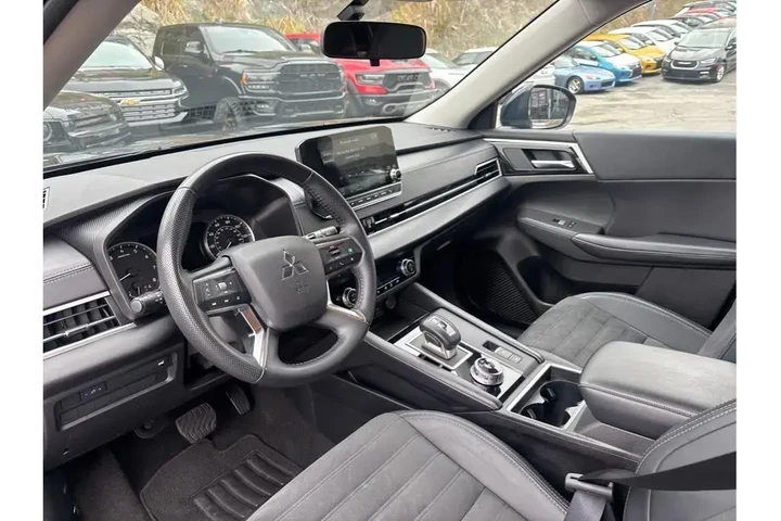 $26688 : Mitsubishi Outlander 2024 SE image 9