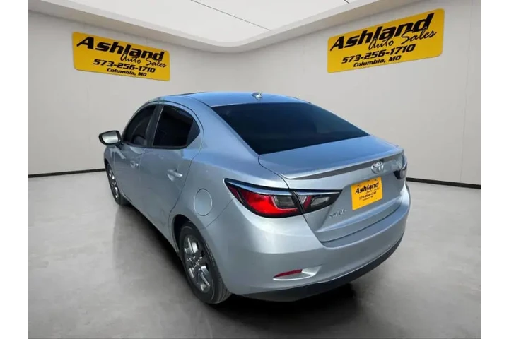 $10900 : 2019 Yaris LE image 4