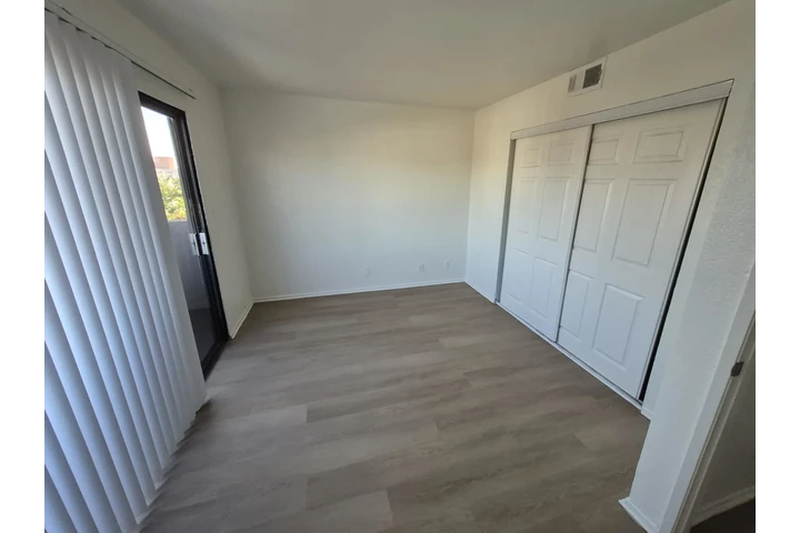 $2200 : South Towers Bonnie Brae image 5