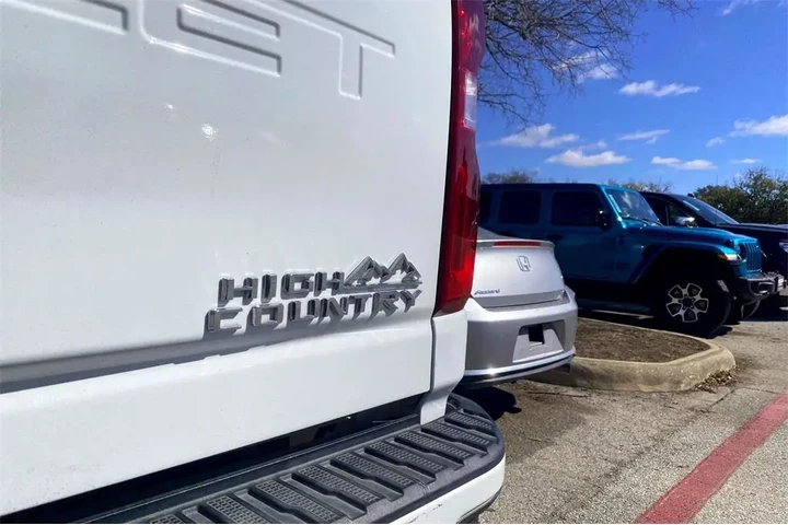 $39998 : Chevrolet Silverado 2500HD 2 image 6