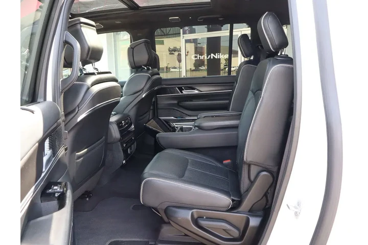$53587 : 2024 Grand Wagoneer L Series image 8