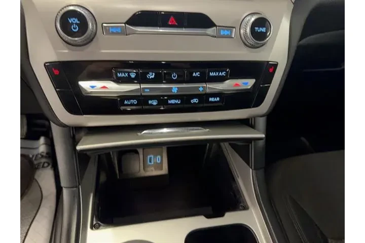 $30990 : Ford Explorer 2023 AWD XLT 4 image 8