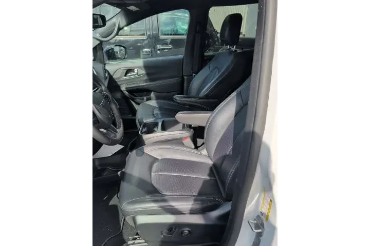 $26623 : Chrysler Pacifica 2025 Selec image 5