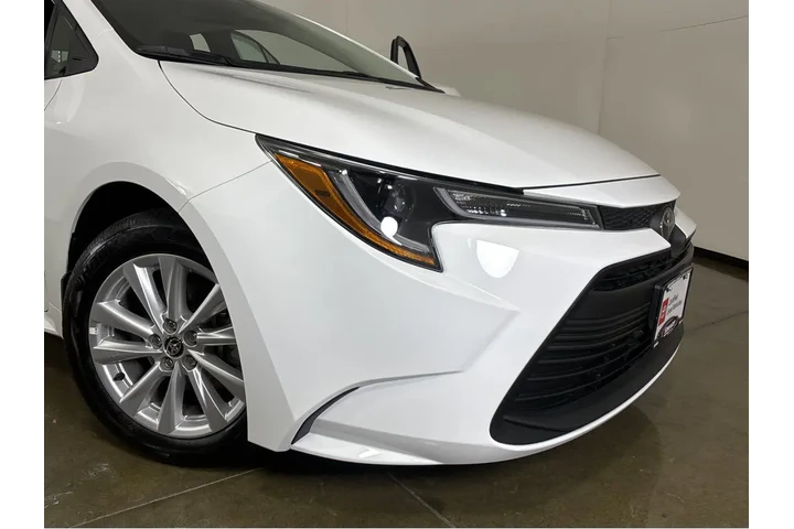$23997 : Gold Certified2025 Corolla LE image 7