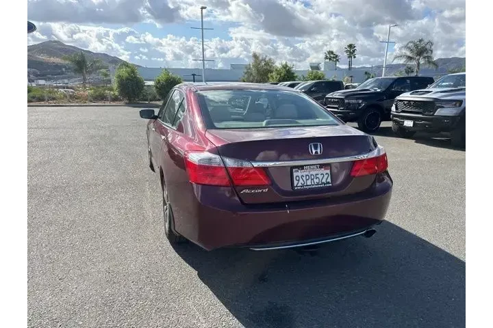 $13387 : Honda Accord 2013 LX 4dr Sed image 9