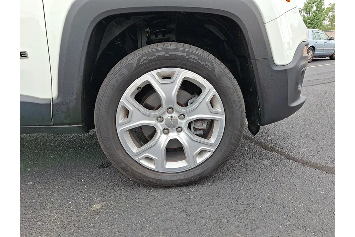 $17300 : 2017 Renegade Limited 4WD image 8