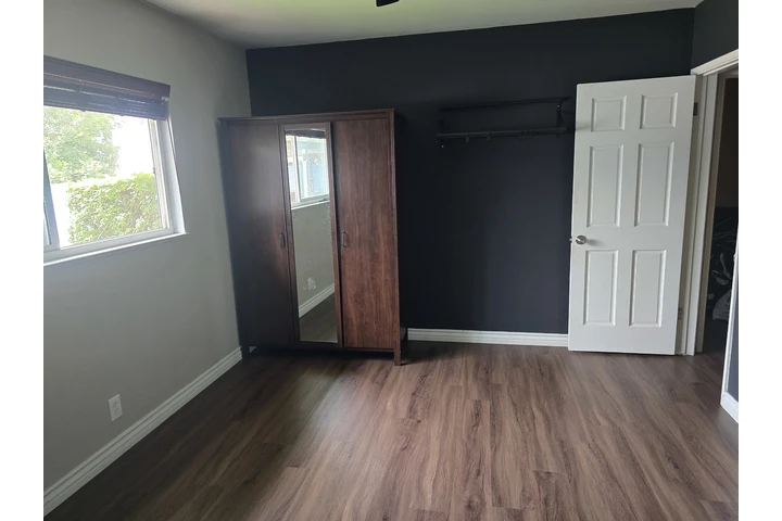 $900 : CUARTO DISPONIBLE PARA DAMA image 4