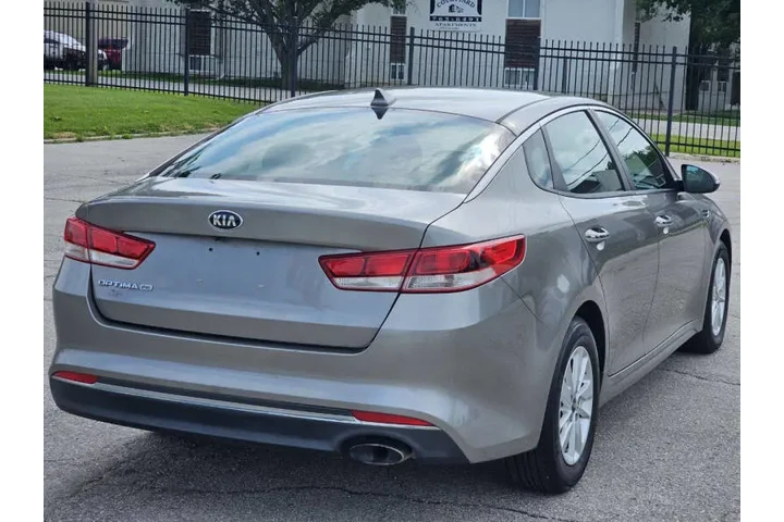$9995 : 2017 Optima LX image 7