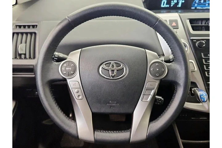 $21998 : Toyota Prius v 2015 Four 4dr image 10