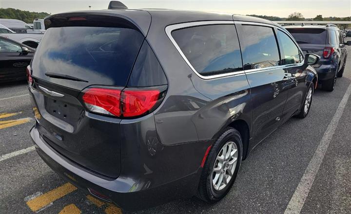 $18000 : 2021 CHRYSLER VOYAGER image 4