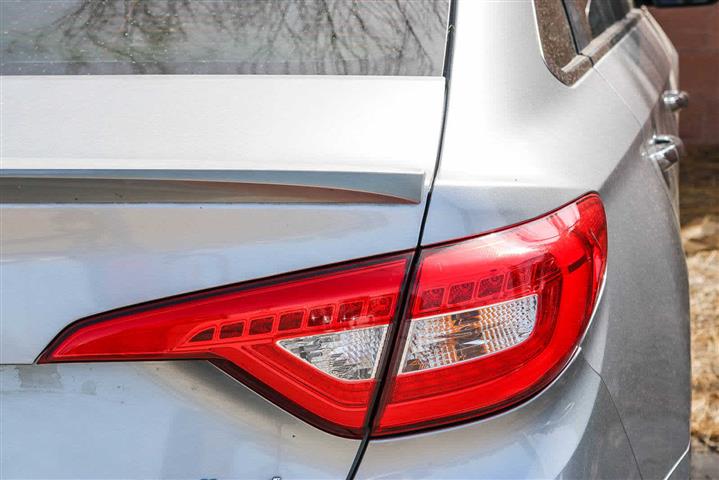 $14700 : Pre-Owned 2015 Hyundai Sonata image 9