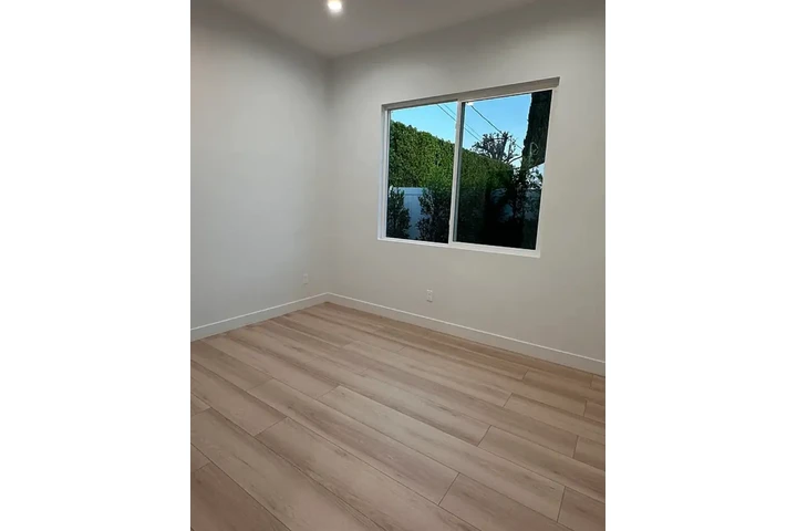 $2500 : 3 bed 2 bath home in koreatown image 7